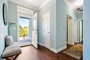 Heated Pool Beach Patio Lounge Near Downtown