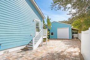 Heated Pool Beach Patio Lounge Near Downtown