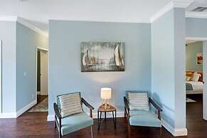 Heated Pool Beach Patio Lounge Near Downtown