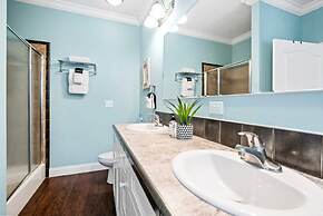 Heated Pool Beach Patio Lounge Near Downtown