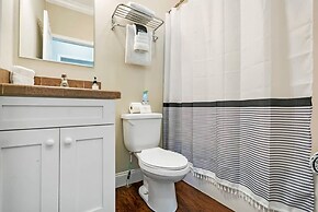 Heated Pool Beach Patio Lounge Near Downtown