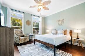 Heated Pool Beach Patio Lounge Near Downtown