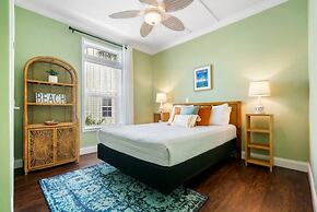 Heated Pool Beach Patio Lounge Near Downtown