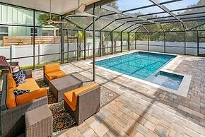 Heated Pool Beach Patio Lounge Near Downtown