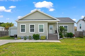 Canal Home Dock BBQ Walk to Beach Fishing