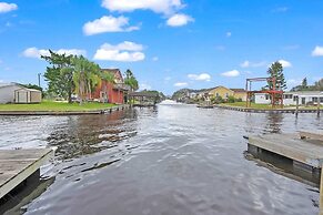 Canal Home Dock BBQ Walk to Beach Fishing