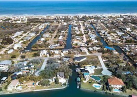 Canal Home Dock BBQ Walk to Beach Fishing