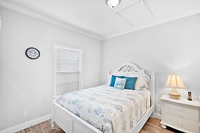 Canal Home Dock BBQ Walk to Beach Fishing