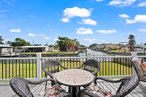 Canal Home Dock BBQ Walk to Beach Fishing