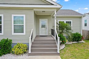 Canal Home Dock BBQ Walk to Beach Fishing