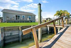 Canal Home Dock BBQ Walk to Beach Fishing