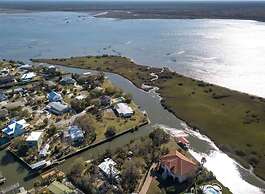 Canal Home Dock BBQ Walk to Beach Fishing