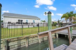 Canal Home Dock BBQ Walk to Beach Fishing