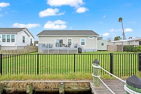 Canal Home Dock BBQ Walk to Beach Fishing