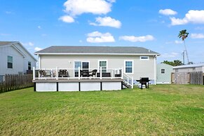 Canal Home Dock BBQ Walk to Beach Fishing