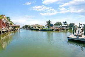 Canal Home Dock BBQ Walk to Beach Fishing