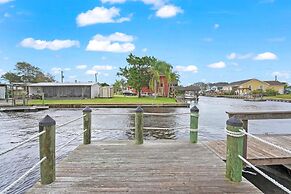 Canal Home Dock BBQ Walk to Beach Fishing