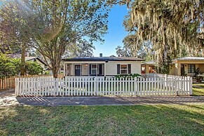 Hot Tub Free Parking Retro Cottage Games