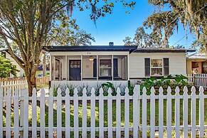 Hot Tub Free Parking Retro Cottage Games