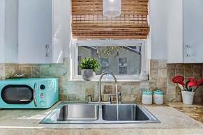 Hot Tub Free Parking Retro Cottage Games