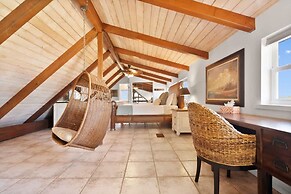 Oceanfront Serenity Under the Sea Tiki Bar BBQ