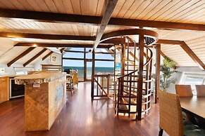 Oceanfront Serenity Under the Sea Tiki Bar BBQ