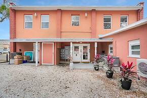 2 Steps to Ice Plant Apt in Downtown St Aug