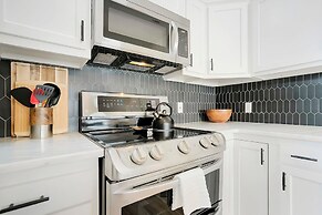 2 Steps to Ice Plant Apt in Downtown St Aug