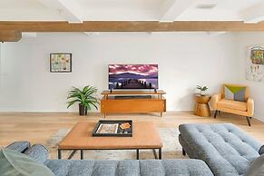 2 Steps to Ice Plant Apt in Downtown St Aug