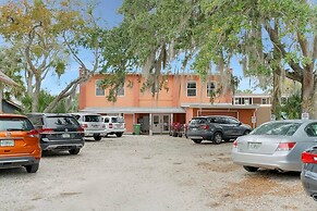 2 Steps to Ice Plant Apt in Downtown St Aug