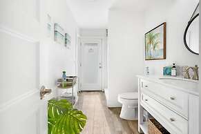 100 Steps to Beach Pool Hot Tub Playground BBQ