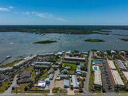 100 Steps to Beach Pool Hot Tub Playground BBQ