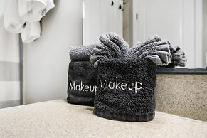 Pool Hot Tub Dock Walk to Beach Beach Gear