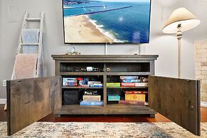 Pool Hot Tub Dock Walk to Beach Beach Gear