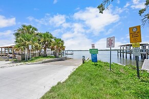 Heated Pool Tiki Lounge Steps to Beach Games