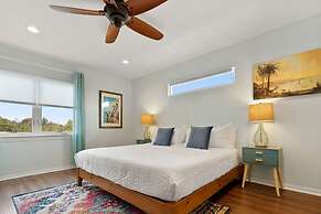 Heated Pool Tiki Lounge Steps to Beach Games