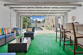 Heated Pool Tiki Lounge Steps to Beach Games