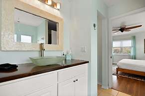 Heated Pool Tiki Lounge Steps to Beach Games