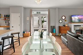 Heated Pool Tiki Lounge Steps to Beach Games