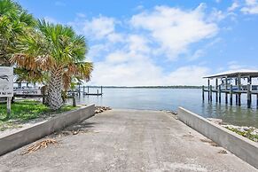 Heated Pool Tiki Lounge Steps to Beach Games