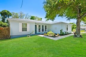 Walk to Beach BBQ Screened Patio Beach Gear