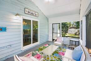 Walk to Beach BBQ Screened Patio Beach Gear