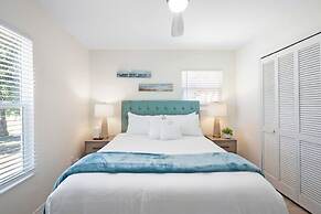 Walk to Beach BBQ Screened Patio Beach Gear