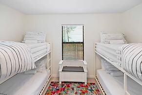 Walk to Beach BBQ Screened Patio Beach Gear