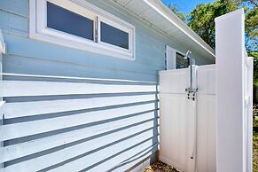 Walk to Beach BBQ Screened Patio Beach Gear