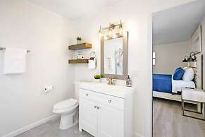 Walk to Beach BBQ Screened Patio Beach Gear