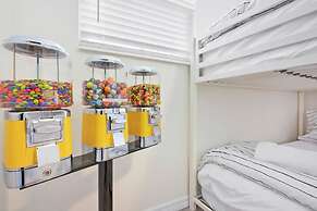 Walk to Beach BBQ Screened Patio Beach Gear