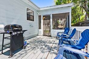 Walk to Beach BBQ Screened Patio Beach Gear