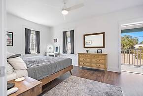 Free Parking Big Patio Next to Restaurants Bars