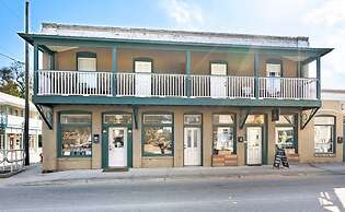 Free Parking Big Patio Next to Restaurants Bars